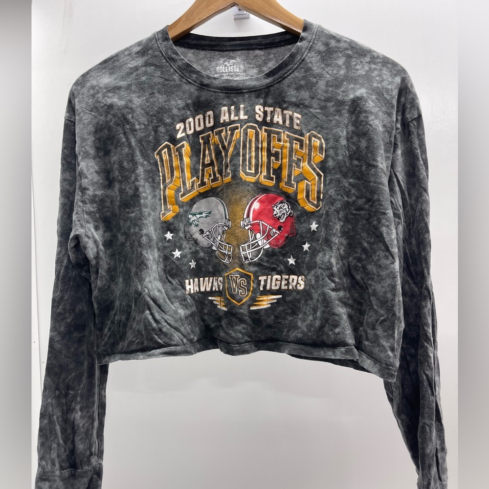 Hollister Gray‎ Long Sleeve Cropped Tee with Football 🏈 Playoffs Graphic